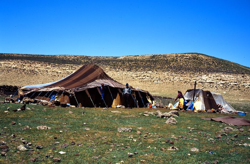 亞特拉斯山區Atlas<br>住在帳棚的柏柏人Berber，以放牧維生，逐綠草而居。<br/>