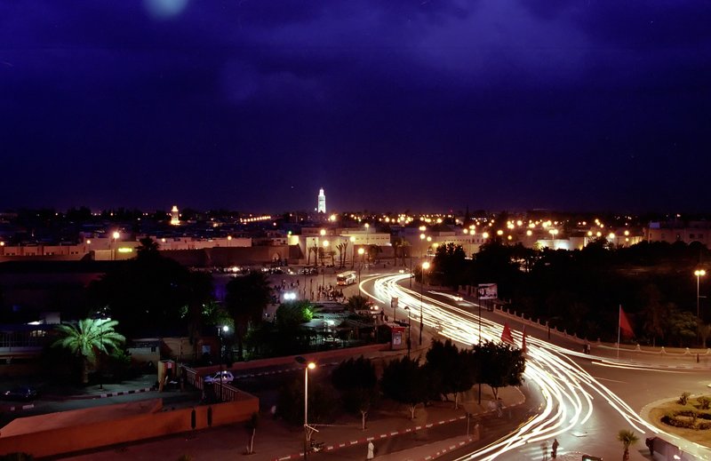 馬拉喀什 Marrakech<br>從旅館的陽台俯看整個馬拉喀什的舊城區，遠處的庫圖比亞清真寺 Koutoubia Mosque是這個城市的地標。<br/>