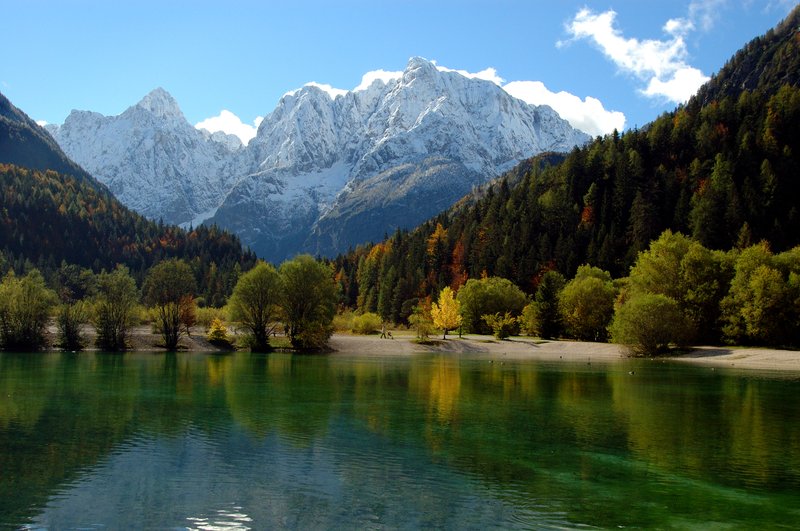 Jasna Lake高山湖泊<br>很漂亮的高山湖泊，標準的大景，看到如此美景夫復何求。<br/>