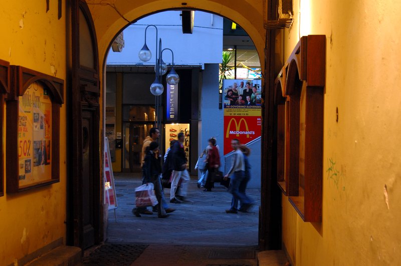 Ljubljana 首都<br>世界性的商品M有點方便又有點討厭。<br/>