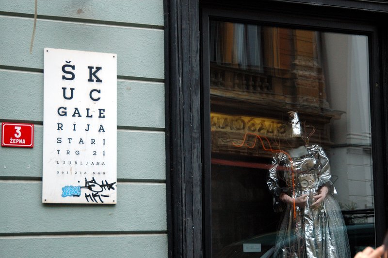 Ljubljana 首都<br>好玩的地址名牌，長的很像視力檢查表。<br/>