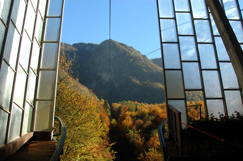 Velika planina 山區<br>秋陽裡我們準備搭乘纜車到山頂，除了飽覽美景外，還會來段高山健行與野餐。<br/>