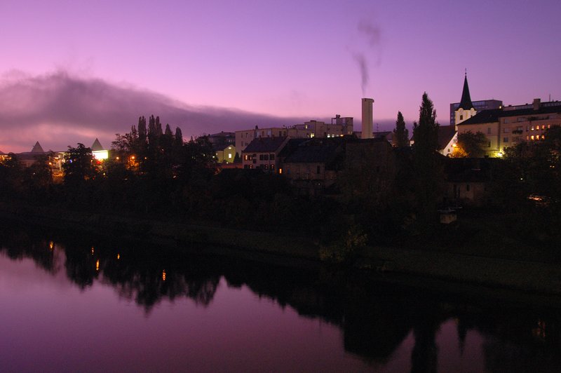 Maribor 舊城<br>破曉時分，萬物還在沉睡中，只有煙囪還在努力工作著。<br/>