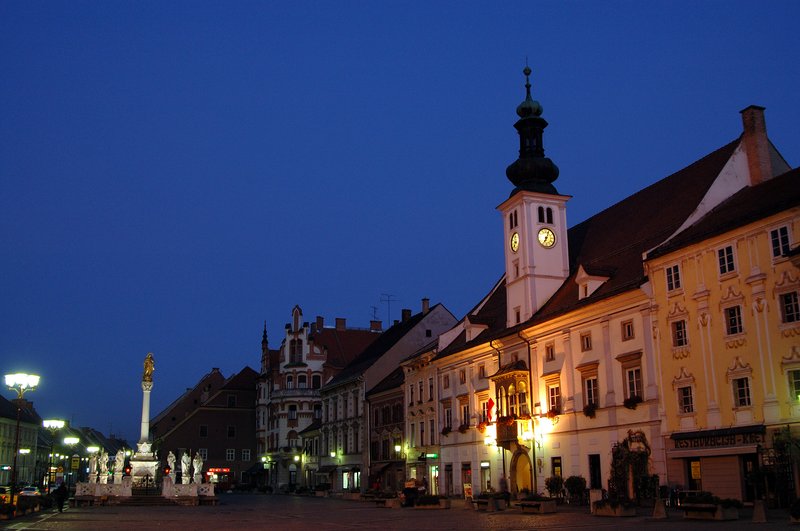 Maribor 舊城<br>舊城廣場建於14世紀，廣場中央有一黑死病瘟疫紀念碑。<br/>
