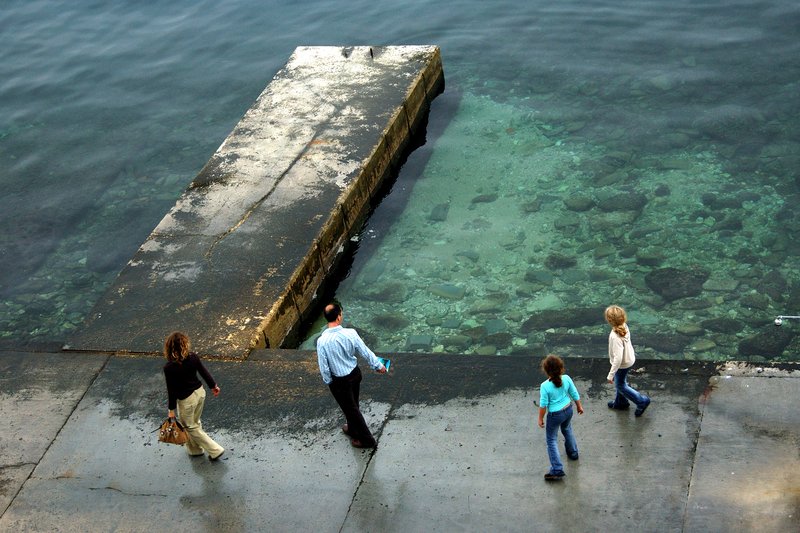 Piran 海邊小鎮<br>亞得里亞海是地中海的屬海，浪靜無波。我從旅館陽台往下看，看到了未來我的髮型。<br/>