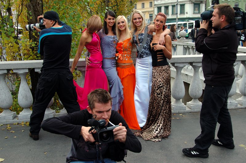 Ljubljana 首都<br>熱鬧的城市，三種不同的媒體正在拍攝model，我剛好記錄下這奇妙的一刻。<br/>