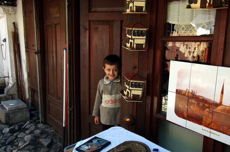 番紅花城SAFRANBOLU<br>可愛的小孩，謀殺了許多人的底片或記憶卡。如果等他長大收集各地遊客幫他拍的相片，一定可以開個攝影展。<br/>
