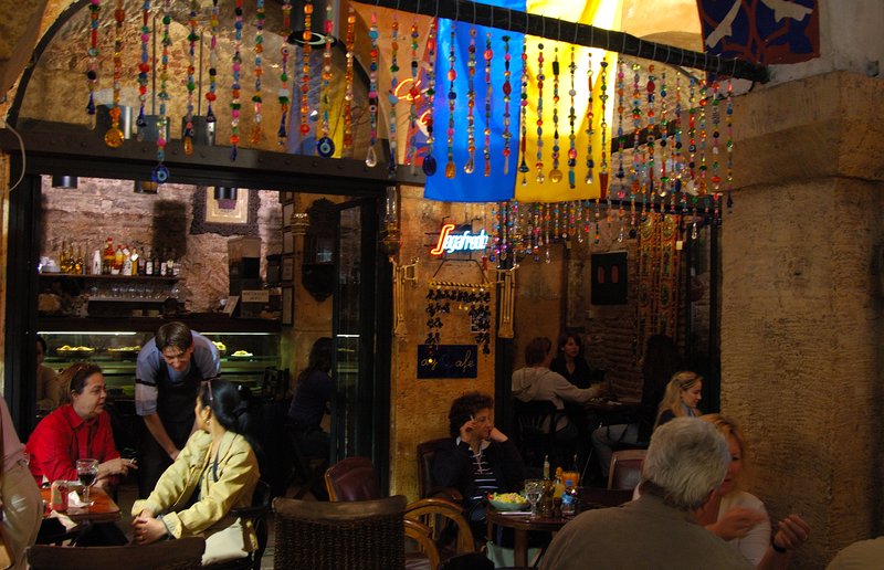 伊斯坦堡－有頂市場<br>走累了沒關係，喝杯蘋果茶再繼續拼。<br/>