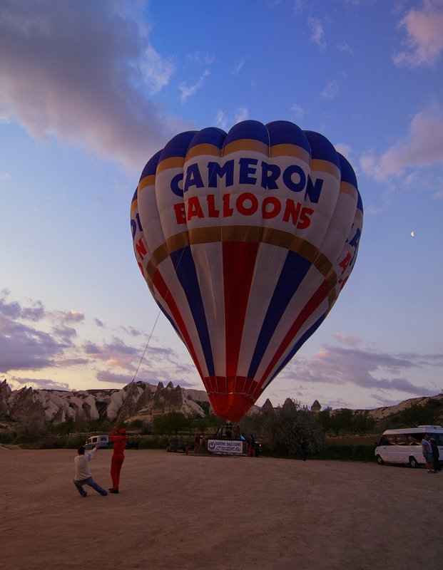 卡帕多奇亞 Cappadocia<br>清晨五點,期待熱氣球冉冉升空,俯看這美麗的奇妙地形。<br/>