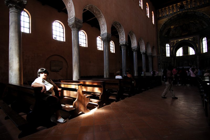 Porec波瑞克<br>Porec是一個陽光明媚、溫暖如春的小城鎮，具有許多著名的文化遺跡。在1997被列入世界文化遺產名錄，這些遺跡包括建于西元6世紀的尤弗拉西斯大教堂、內普丘思廟宇以及羅馬風格的房屋等等。<br/>