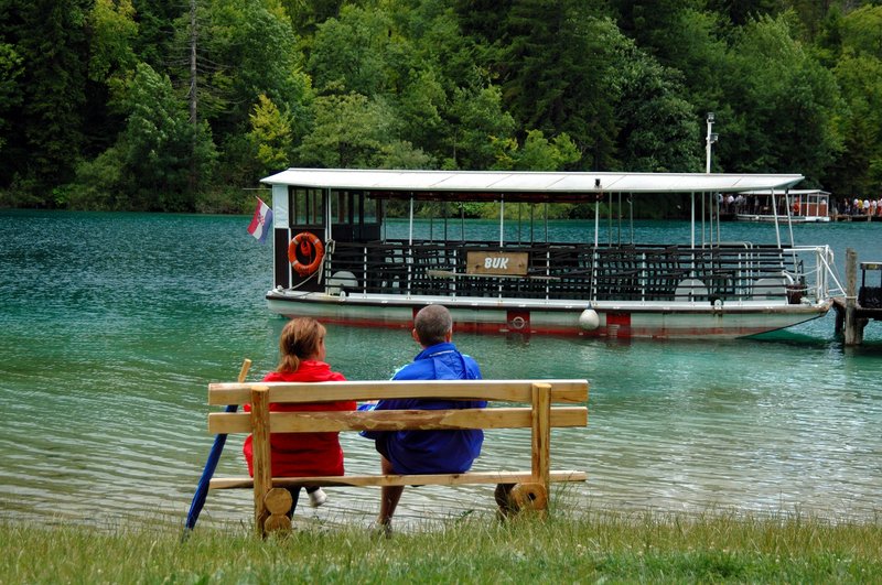 Plitvice lakes national park<br>公園內有渡輪與遊園巴士提供遊客方便遊覽。<br/>