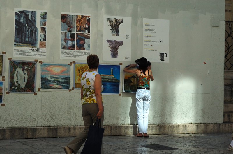 Split斯普利特<br>毆洲的藝術氣息很濃厚，觀光地區到處都有人在賣畫作，而且生意還不錯。<br/>