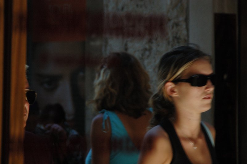 Split斯普利特<br>我在蛋糕店吃著提拉米蘇，配著卡布奇諾，順便拍拍來來往往的人們。<br/>