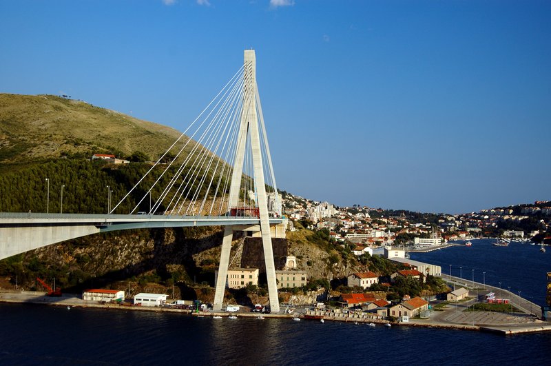 Dubrovnik杜布尼克<br>Dubrovnik城外的大橋是去年剛新建的，是個拍照的好景點。<br/>