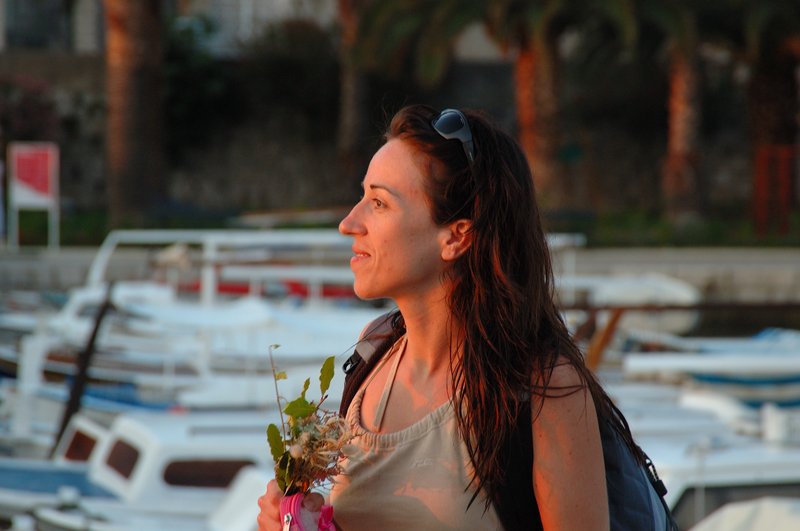 Lopud<br>當遊艇要停靠Lopud島時，遠遠的我就看到她，夕陽西下的陽光灑在她的臉龐，十分動人。<br/>