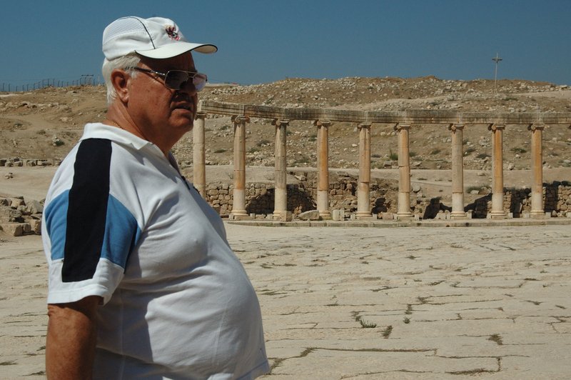 Jarash 哲也許<br>自古即有東方龐貝的美譽，是座保留相當完整的古羅馬城，該城擁有上百根未倒塌的石柱而聞名。<br/>