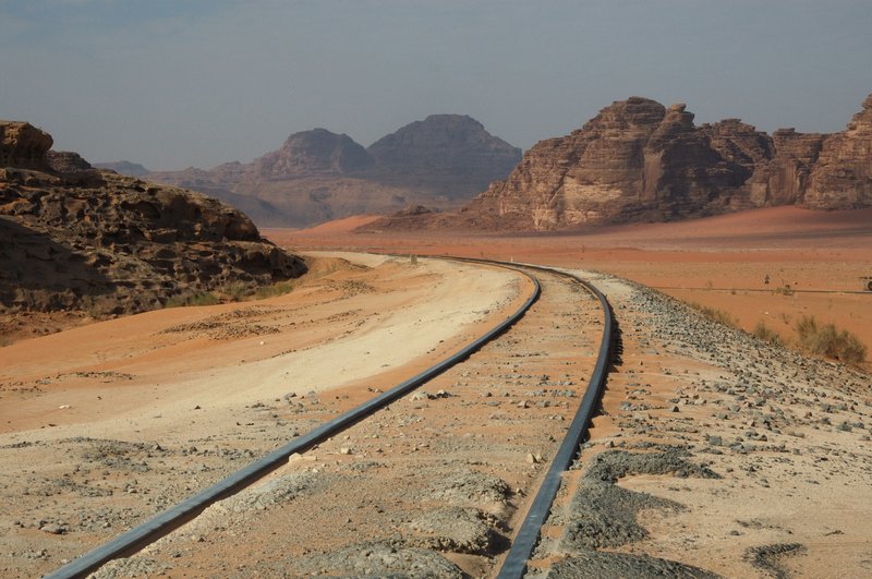 Wadi Rum 瓦第倫<br>沙漠裡也有鐵路，這是以前土耳其人興建的，當時是為了運送軍需用品。<br/>