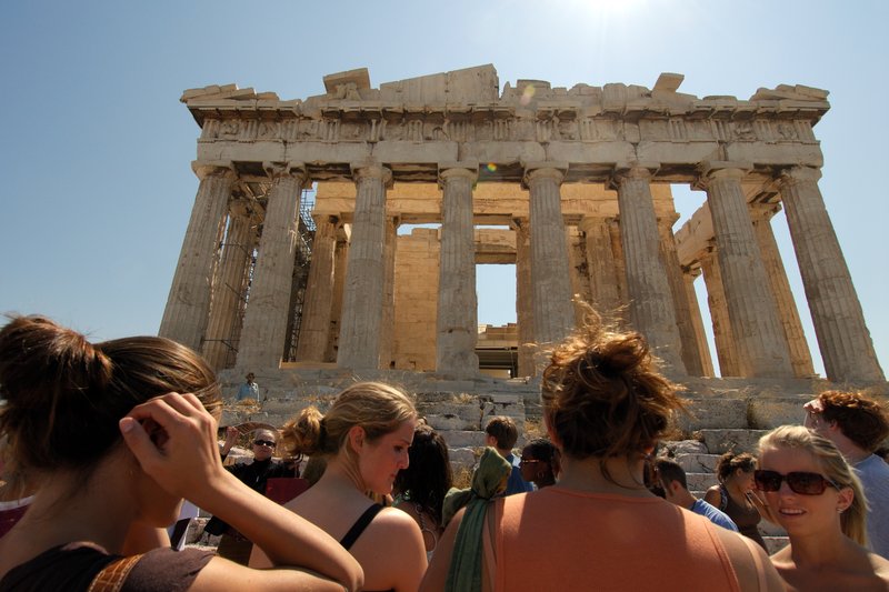 Athens 雅典<br>烈日當頭雅典衛城裡的遊客還是絡繹不絕。<br/>