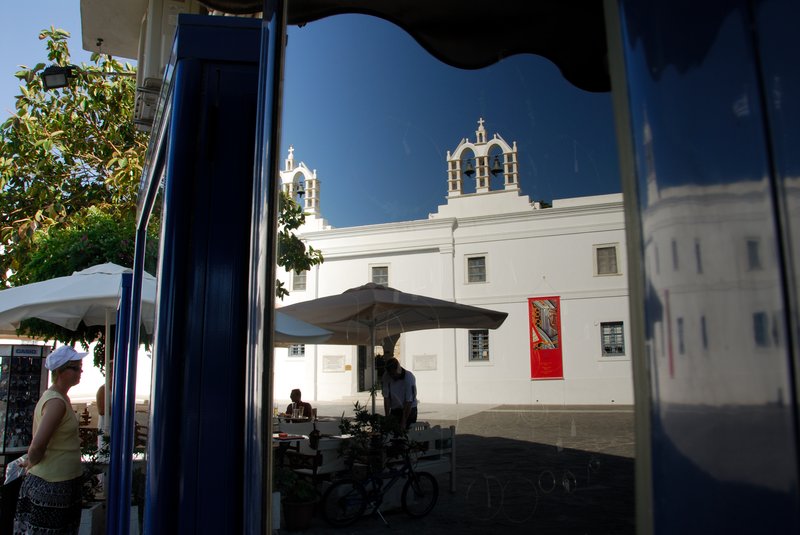 Paros帕羅斯島<br>老套但卻是我的最愛，從玻璃反射看人生。<br/>