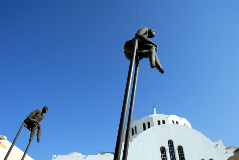 Fira 費拉<br>很別緻的裝置藝術，好像每個觀光客來都會拍照的景點。<br/>