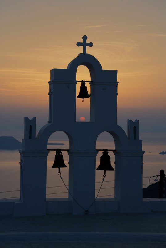 Fira 費拉<br>這就是有名的三口鐘教堂，風景明信片裡常見到。<br/>