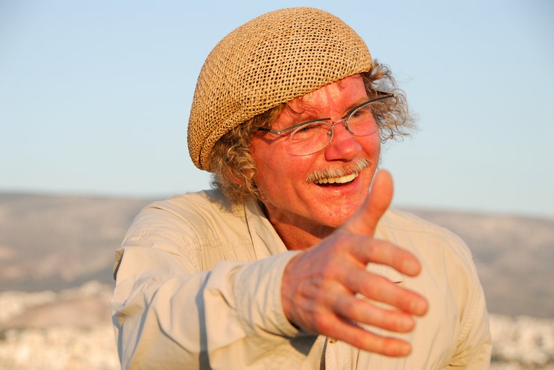 Athens 雅典<br>一位德國來的專業旅遊攝影家，正熱情的與朋友打招呼。<br/>