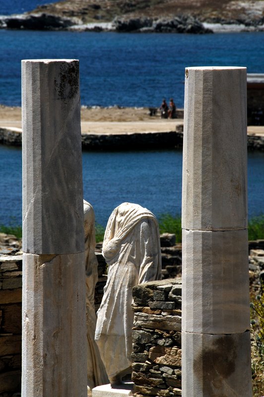 Delos提洛島<br>伊希斯女神廟的仿製雕像。<br/>