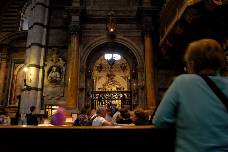 Siena 西恩納<br>Siena人曾經想要蓋座最大的主教座堂，後來因為財務問題，最後沒有完成。不過教堂內依然富麗堂皇，令人驚豔不已。<br/>