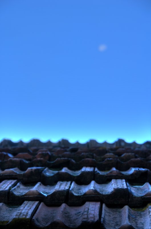 Siena 西恩納<br>清晨時分，我從旅館房間的窗口望出去，中秋節剛過，皎潔的月亮向我道早安。<br/>