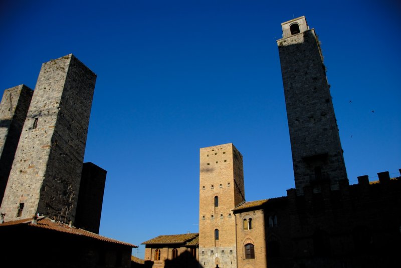 San Gimignano 聖吉米納諾<br>一個曾經擁有72座高塔的小城，雖然如今只存13座，但是許多遊客依舊不辭千里前來造訪，我們就花掉半天的轉車時間來到此地。<br/>