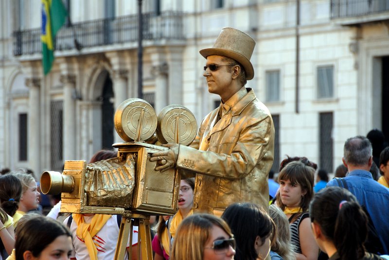 Rome 羅馬 四河噴泉<br>維修中的四河噴泉，位於拿佛納廣場中央。許多藝人、畫家都在此討生活。<br/>