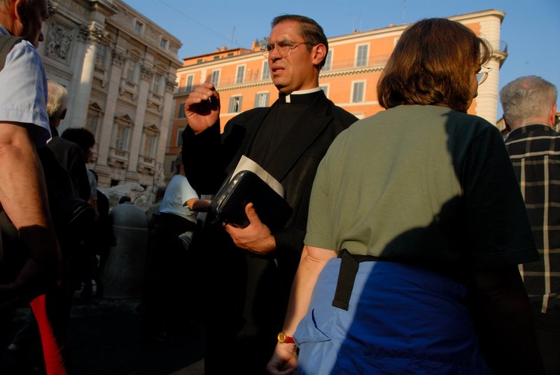 Rome 羅馬 許願池<br>神父告誡人們，光靠許願是不行的，要信上帝才能得永生。<br/>