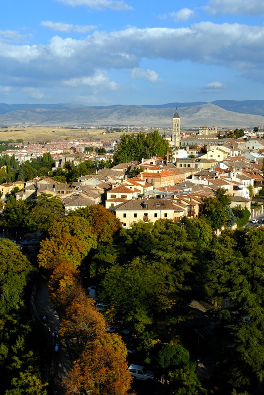 Segovia塞哥維亞<br>從城堡最高的鐘塔，遠眺瓜達拉馬平緩起伏的山丘。<br/>