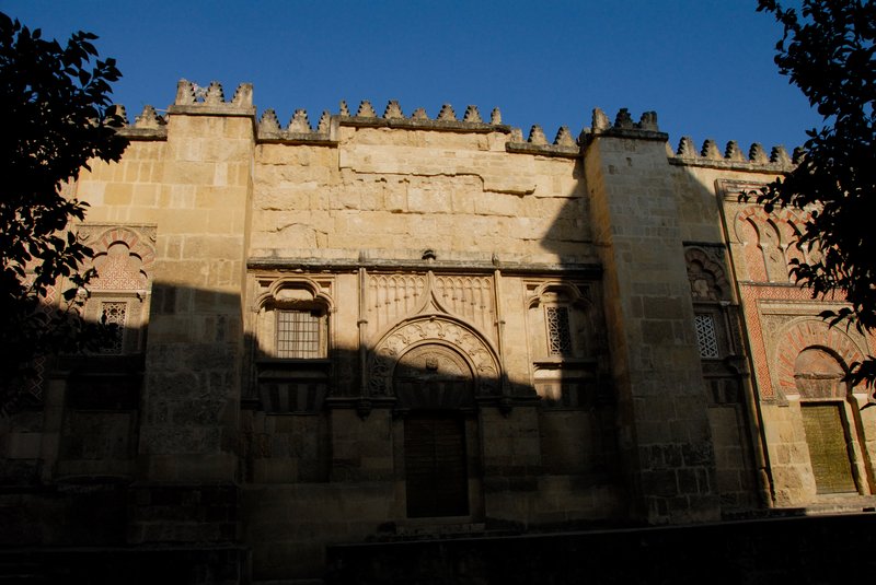 Cordora哥多華<br>藍色的天空、白色的屋牆、壯麗雄偉的教堂、高聳巨大的清真寺，迷人的哥多華。<br/>