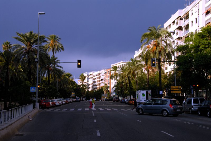 Cordora哥多華<br>天快黑了，大家都要回家了，我準備好上工去。<br/>