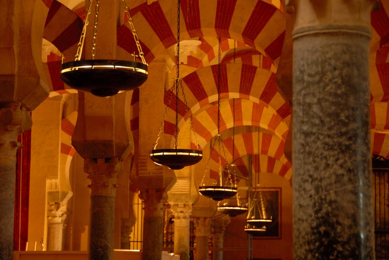 Cordora哥多華<br>哥多華大清真寺，現已改為大教堂，內有856支大理石石柱，像似棕櫚樹的石柱，高高低低煞是好看。<br/>