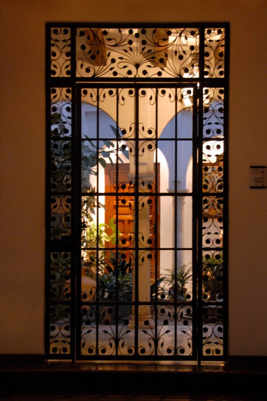 Cordora哥多華<br>漂亮的門後大概有著美麗的故事！<br/>