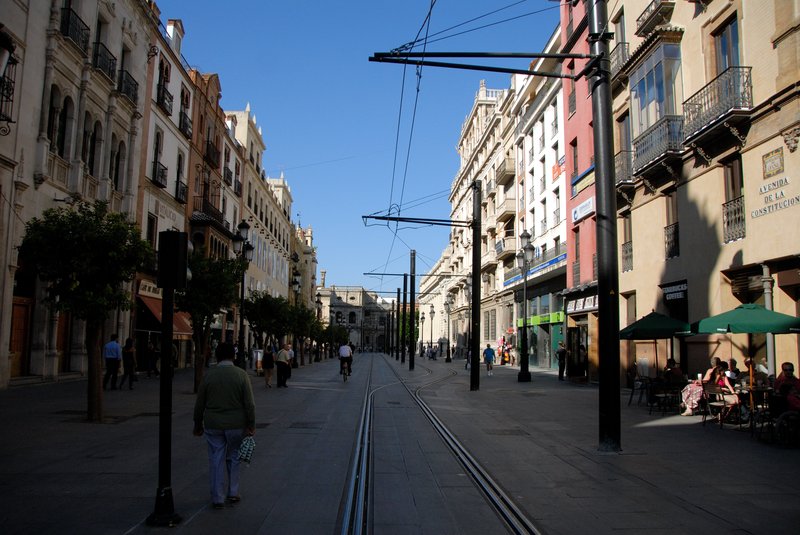 Sevilla 塞維爾<br>西班牙的三大扒手集散地之一的塞維亞，是這幾天以來唯一找得到有星巴克的城市。<br/>