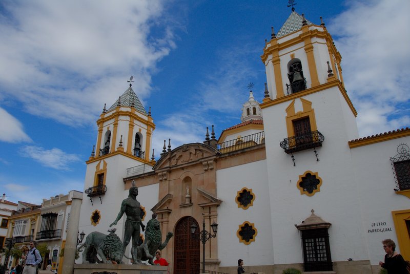 Ronda 隆達<br>脫隊自行搭巴士花了3.5小時來到Ronda，一個小小的但很有味道的山中小鎮。<br/>