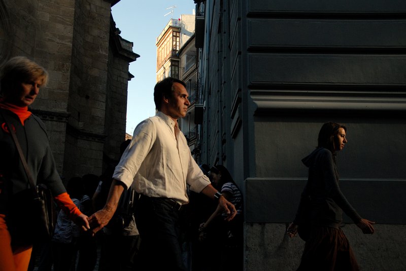 Granada 格拉納達<br>趕快走，快點逃離這群水果報的記者。<br/>