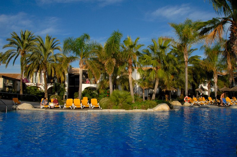 Mallorca 馬約卡<br>聽說這是我們今天住的飯店游泳池。<br/>