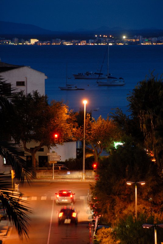 Mallorca 馬約卡<br>今晚運氣很好，不用外出上工，直接在旅館房間的陽台上拍夜景就好。<br/>