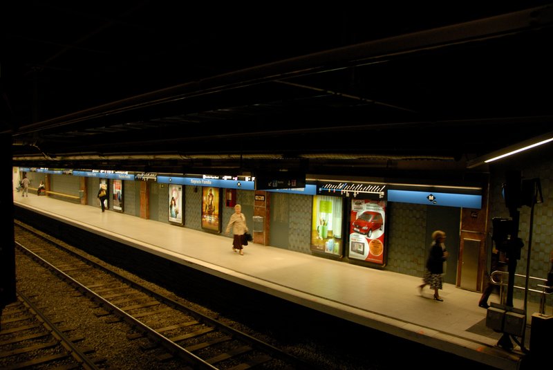 Barcelona 巴塞隆納<br>令人膽顫心驚的巴塞隆納地鐵-在台灣準備旅行資料時，就對巴塞隆納地鐵的治安感到擔心害怕，聽說很難倖免！<br/>