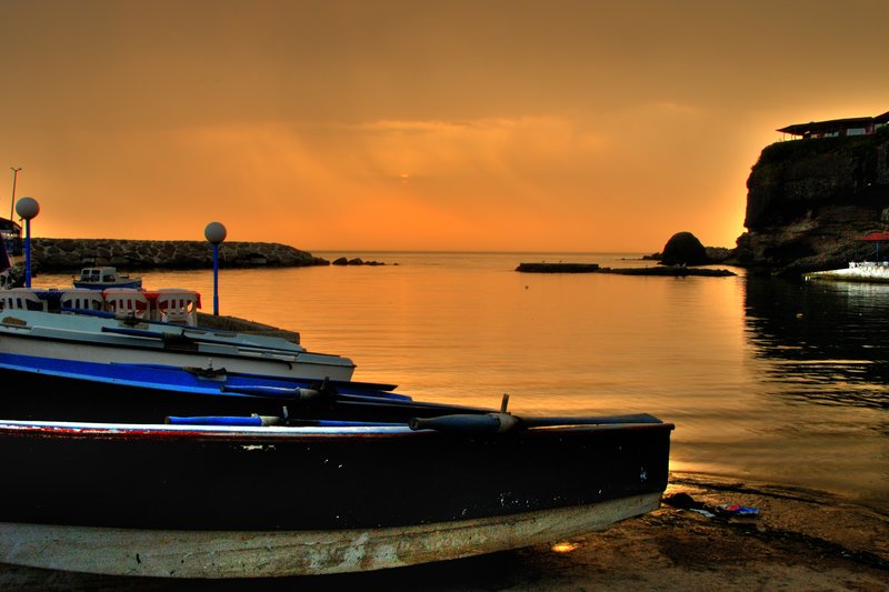 Trabzon 特拉布松<br>位於黑海邊的Trabzon，是土耳其第三大城，黑海一點都不黑，日出的景色很迷人。<br/>