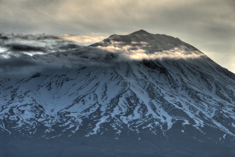 Dogubayazit 多古貝雅奇特<br>雨停了，亞拉拉特山從雲中露出笑容。<br/>