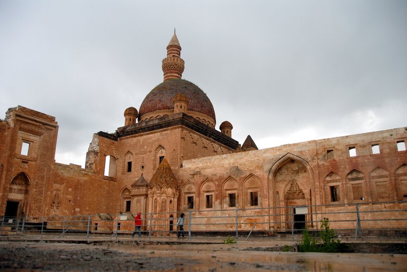 Ishak Pasa Palace 伊士哈克．帕夏宮<br>原來夏宮就是下著雨的宮殿。<br/>