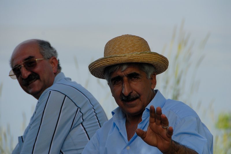 Akdamar Island 阿克達瑪島<br>別誤會，阿伯不是說不要拍，而是說放下相機來喝茶。<br/>