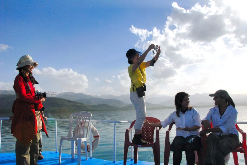 Van 凡湖<br>這位狗仔隊冒著生命危險，不知道拍什麼？<br/>