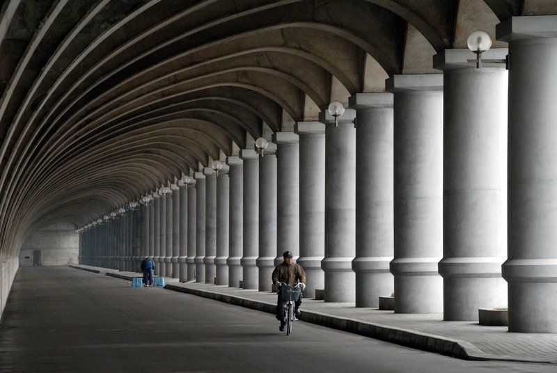 北海道 稚內<br>北防波堤長427米是個有圓弧頂的防波堤，由70根圓柱形成的迴廊建築，很有古羅馬風格。<br/>