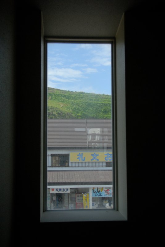北海道 禮文島<br>透過窗櫺，禮文跟我道再見。<br/>